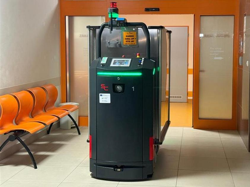 V Nemocnici Jihlava pomáhají autonomní roboti s úklidem i rozvozem jídla