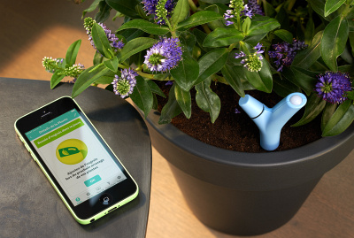 Obr. 2: Chytr kvtine firmy Parrot se postaraj o automatick zavlaovn a porad, jak se o dan typ kvtiny co nejlpe postarat. Zdroj parrot.com