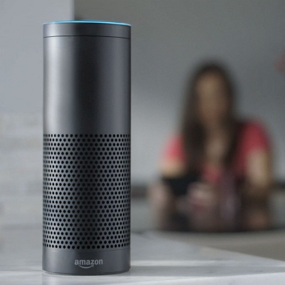 Obr. 5: Amazon pedstavil na CESu chytr reproduktor Echo, jeho soust je uml inteligence Alex. Zdroj Amazon.com
