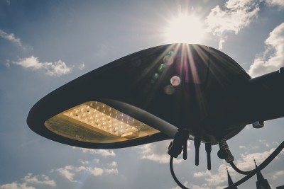 Pilotn projekt chytrch lamp v praskm Karln