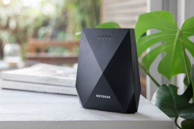 NETGEAR uvd na trh tpsmov mesh extender ady Nighthawk