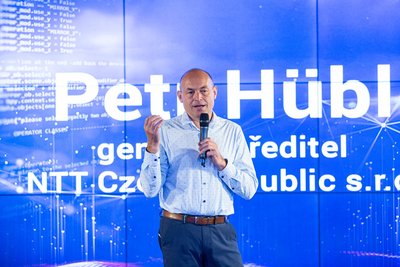 Obr. 1: astnky konference pivtal Petr Hbl, generln editel NTT Czech Republic