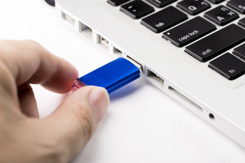esk firmy se vce boj rizika pouvn USB flash disk ne cloudu