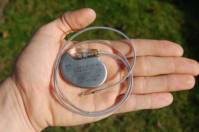 Kardiostimultor (autor Steven Fruitsmaak)