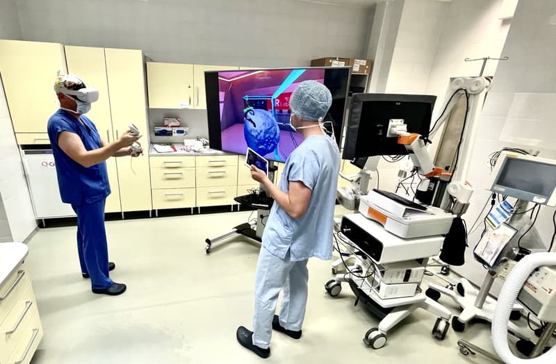 Bývalý vývojář her pomáhá lékařům v IKEMu simulovat složité operace ve virtuální realitě