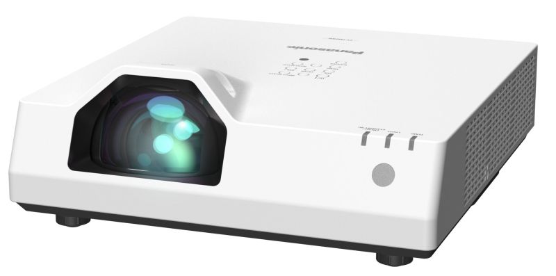 Dvě nové řady projektorů Panasonic Solid Shine LCD pro školy a firmy