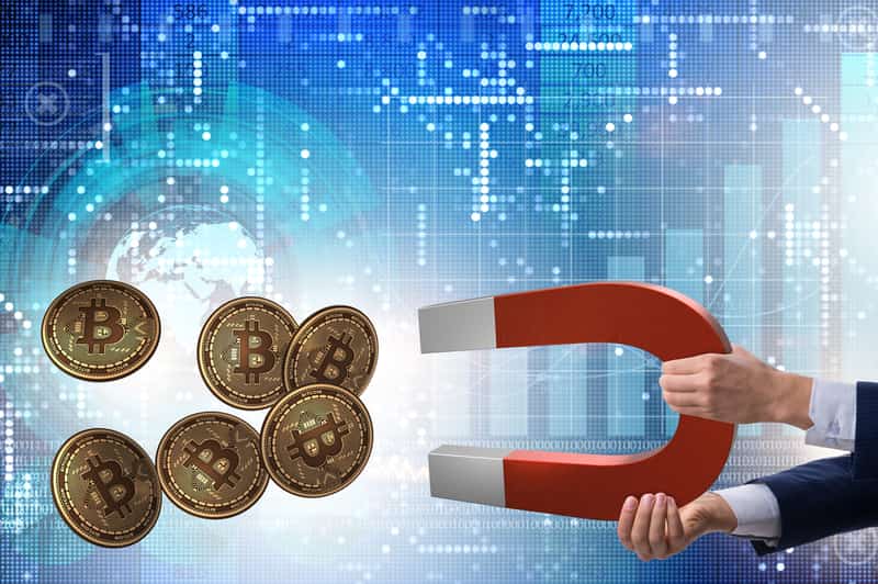 tonci s falenmi administrtorskmi ty kradli penze z bitcoinovch bankomat