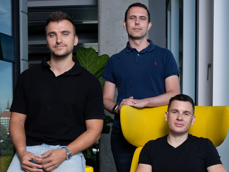 Zakladatel se vrac do veden Cleevio