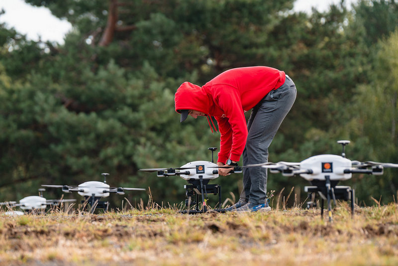 Vdci z brnnskch univerzit vyvj roj dron zen AI pro armdn i civiln vyuit