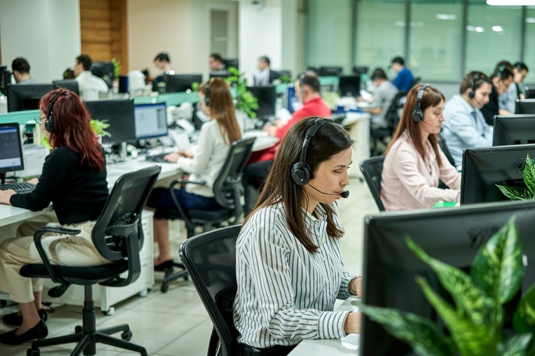 AI �e�en� pro call centra pom�h� se za�kolen�m oper�tor� a simuluje na�tvan� z�kazn�ky