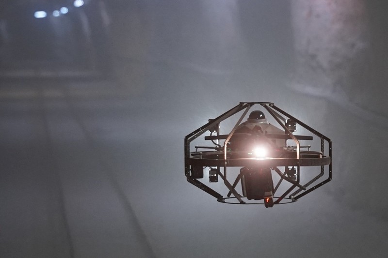 Autonomn� dron pro 3D mapov�n� a sb�r dat ve skladech, tunelech i uzav�en�ch objektech